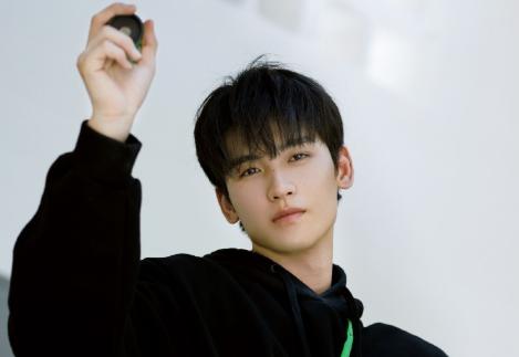 长脸男生适合什么发型-男生长脸适合留长发吗？插图