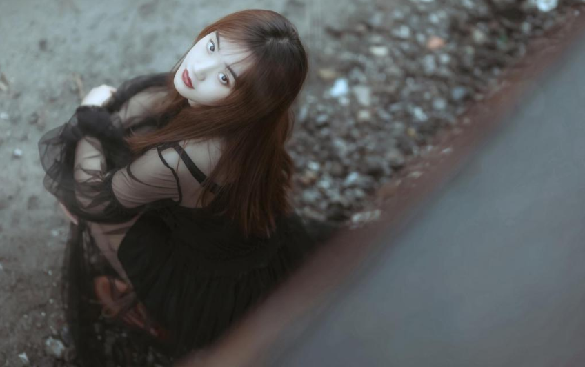 男人不想真分手的表现是忽冷忽热（是渴望着跟女人和好）