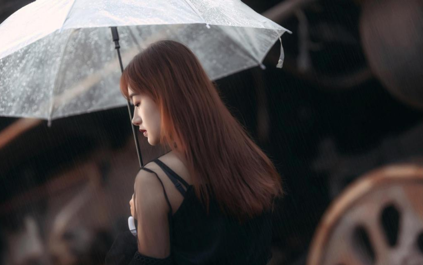 男人不想真分手的表现是忽冷忽热（是渴望着跟女人和好）